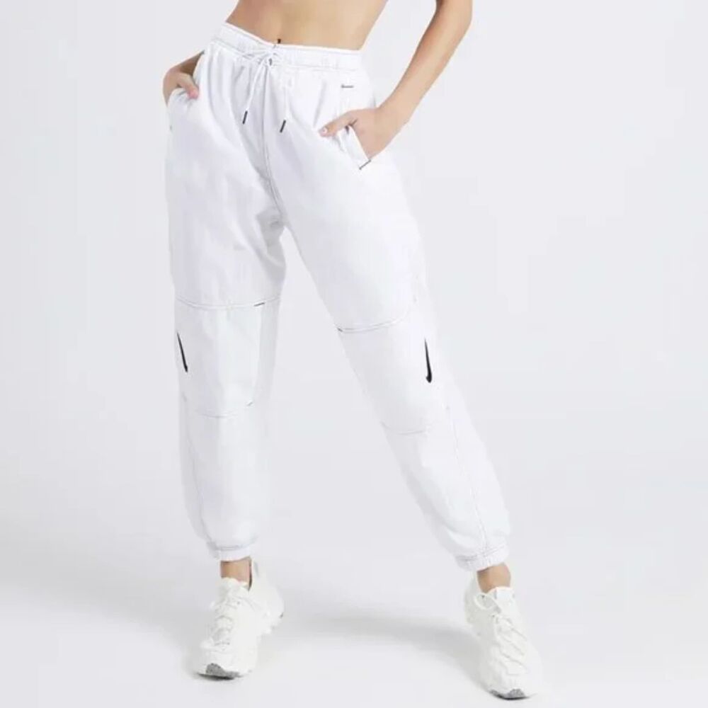 Nike Swoosh Repel Pants White Wind Pant Joggers DR6203-100 Women's size medium